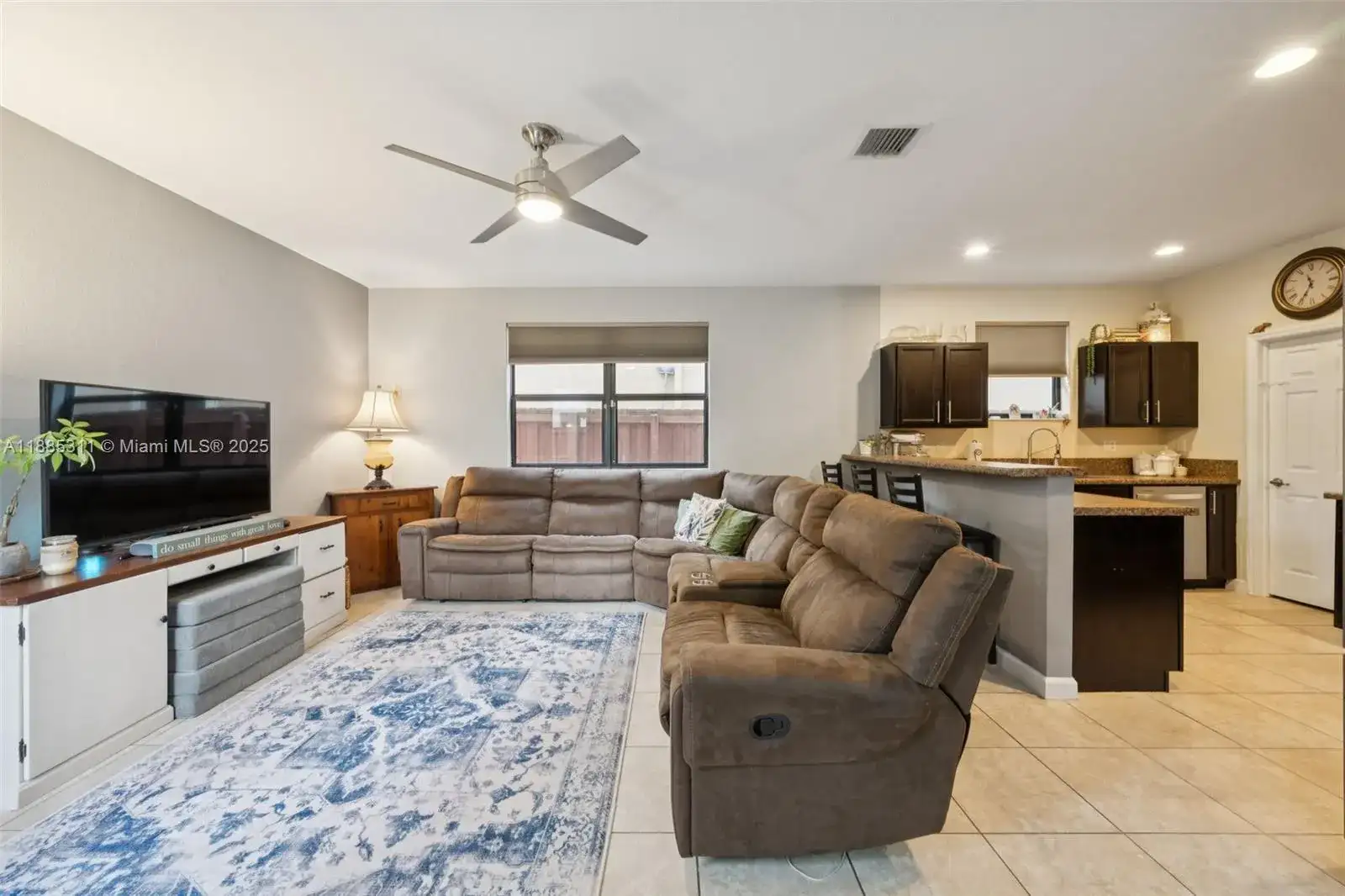 627 SE 34th Ave, Homestead FL 33033 photo 3