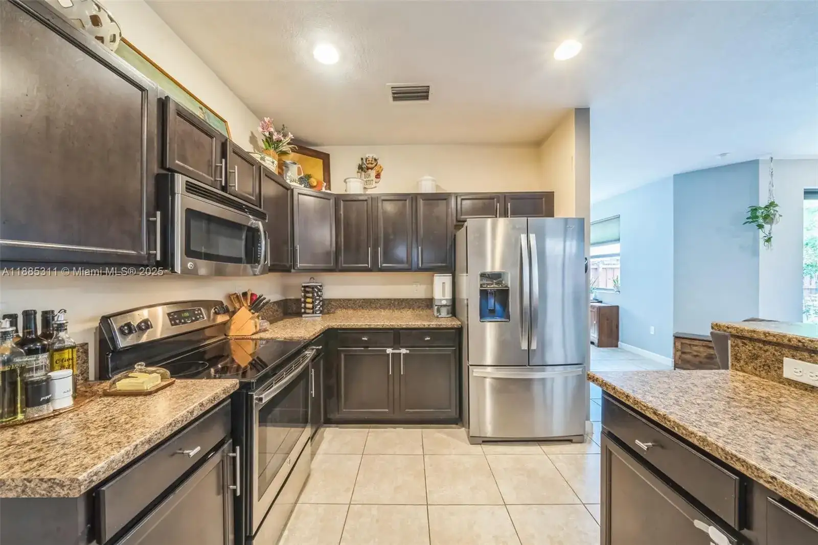 627 SE 34th Ave, Homestead FL 33033 photo 4
