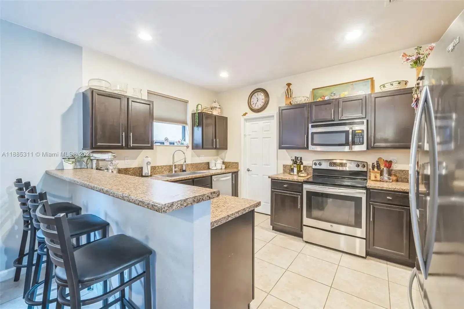 627 SE 34th Ave, Homestead FL 33033 photo 5