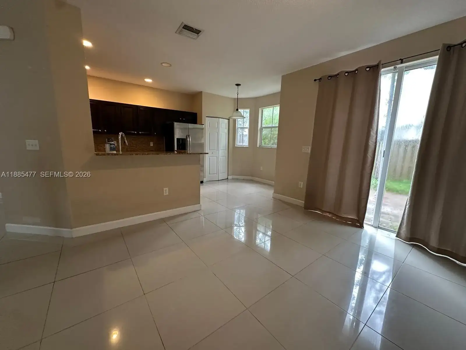 1026 NE 207th Ter # 1026, Miami FL 33179 photo 4