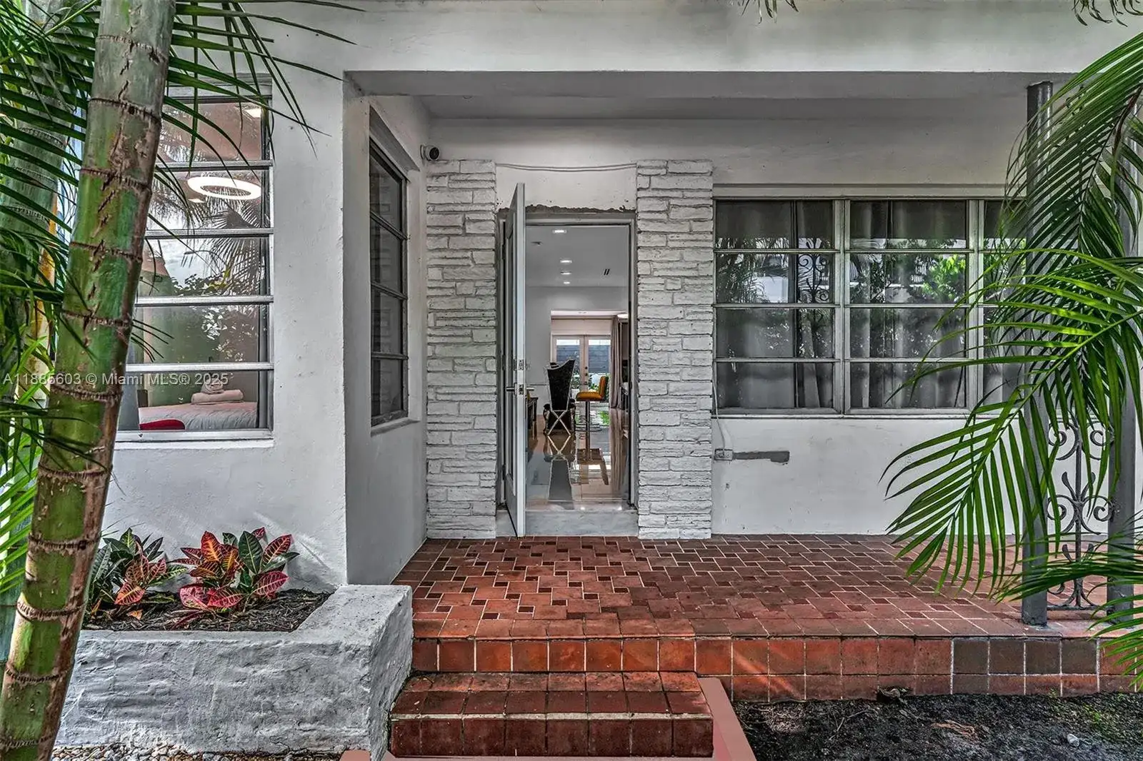 1000 10th St, Miami Beach FL 33139 photo 2