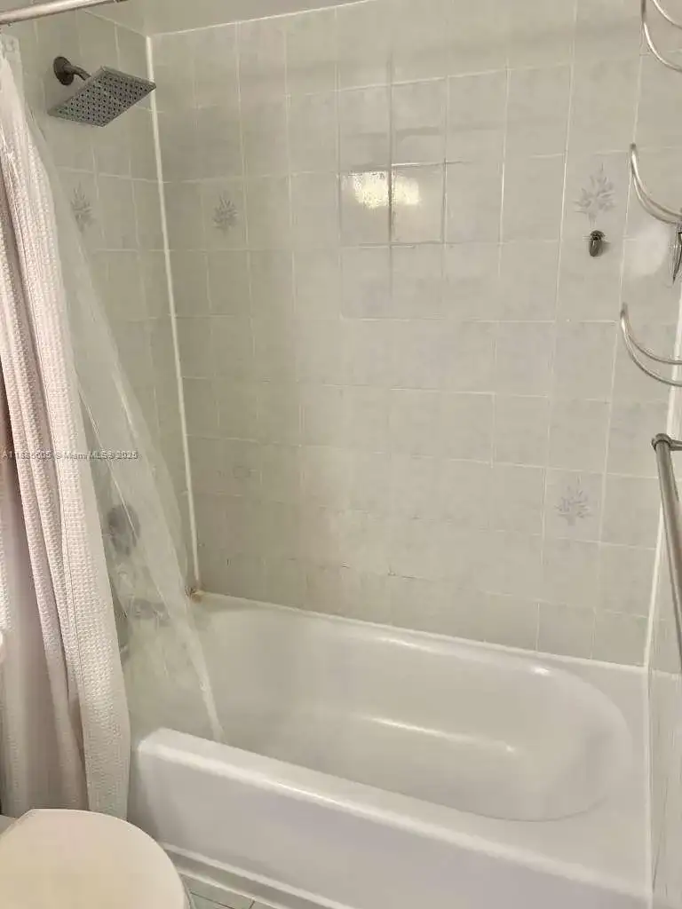 1300 W 53rd St # 18, Hialeah FL 33012 photo 4