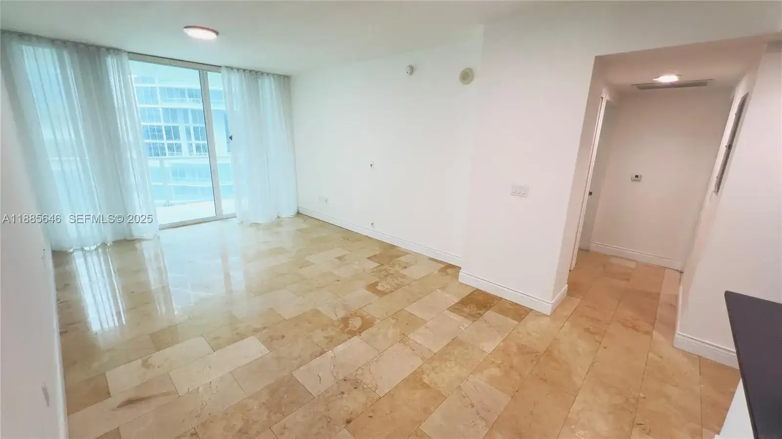 218 SE 14th St # 1504, Miami FL 33131 photo 4