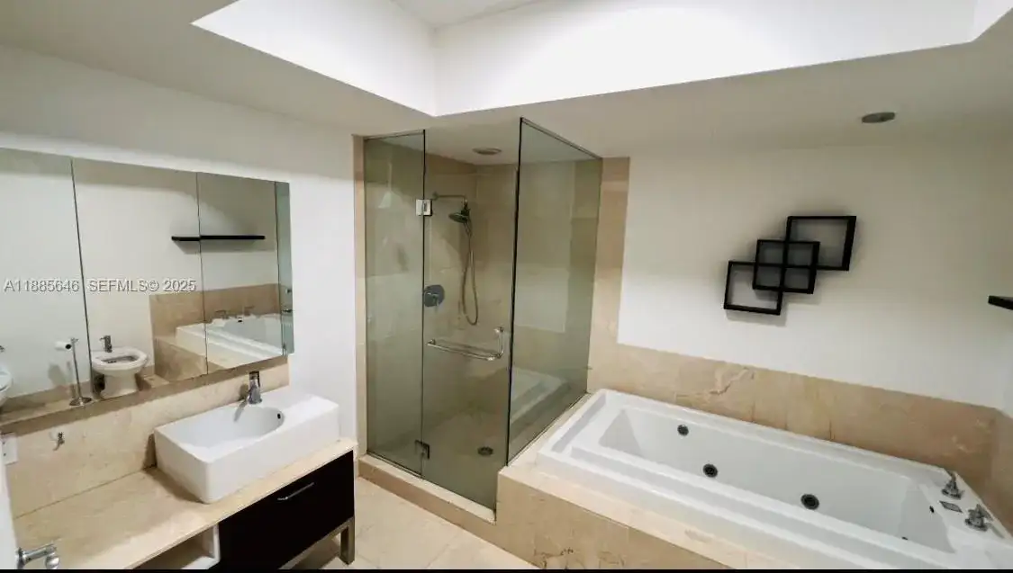 218 SE 14th St # 1504, Miami FL 33131 photo 5