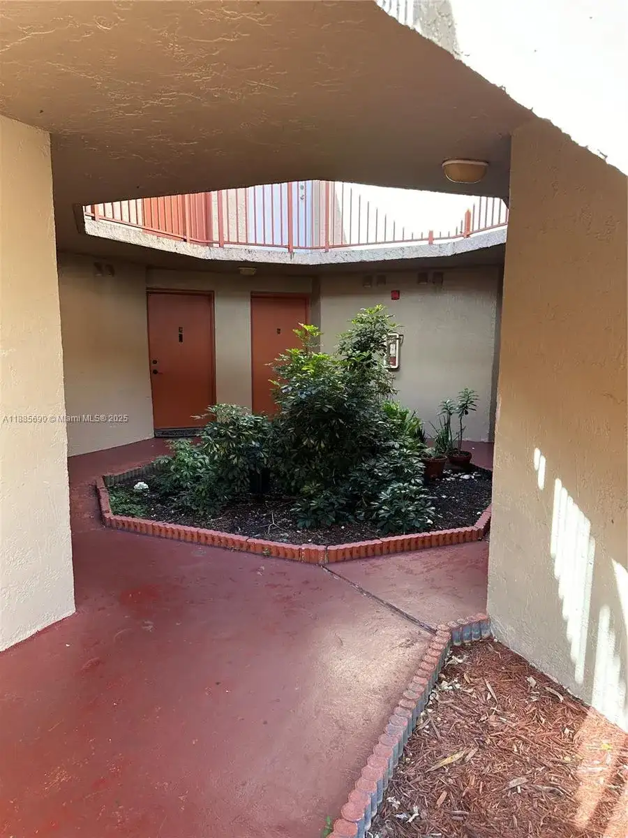 10245 NW 9th St Cir # 9, Miami FL 33172 photo 3