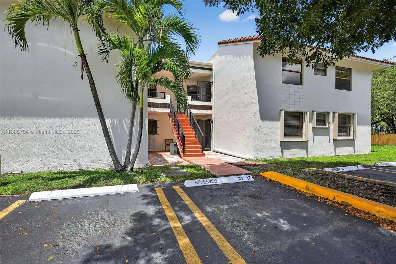 10837 NW 7th St # 11, Miami FL 33172 photo 2