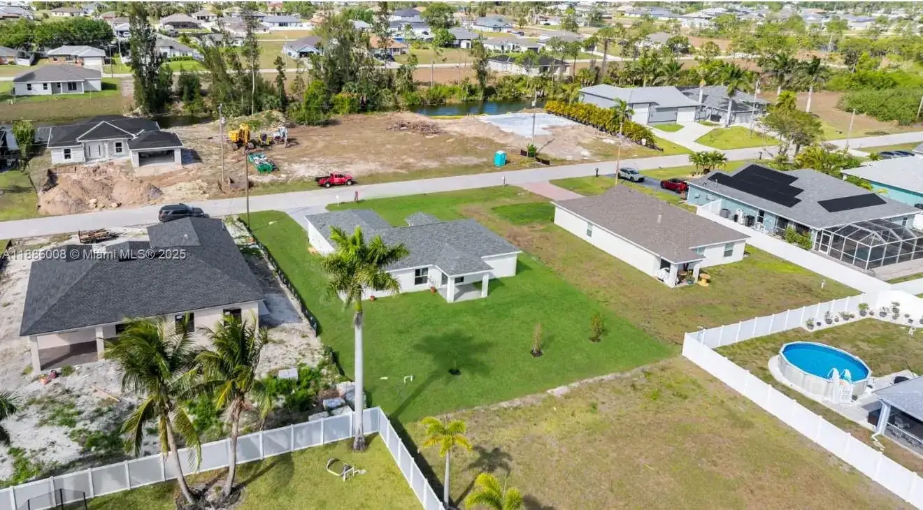4217 NE 23rd Pl, Cape Coral FL 33909 photo 4