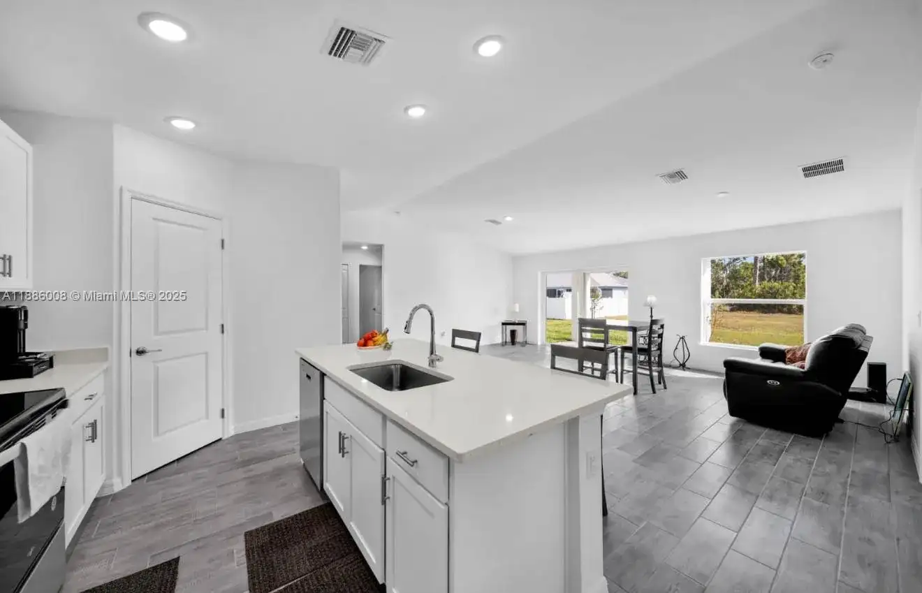 4217 NE 23rd Pl, Cape Coral FL 33909 photo 5