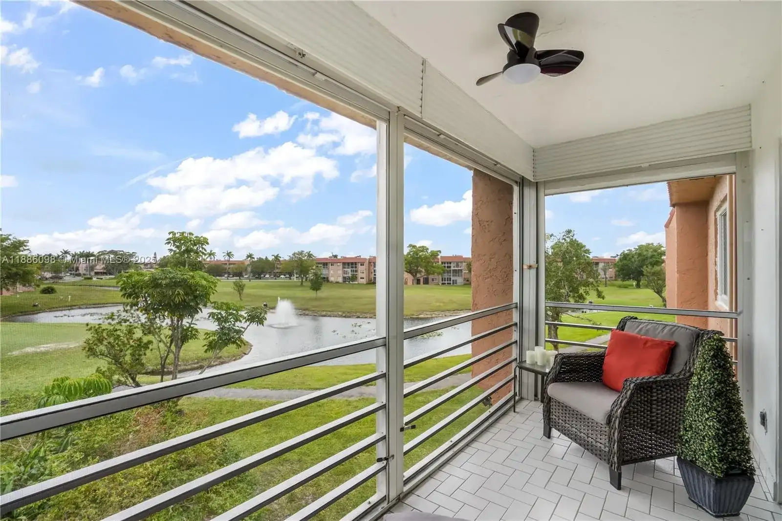9841 Sunrise Lakes Blvd # 307, Sunrise FL 33322 photo 5