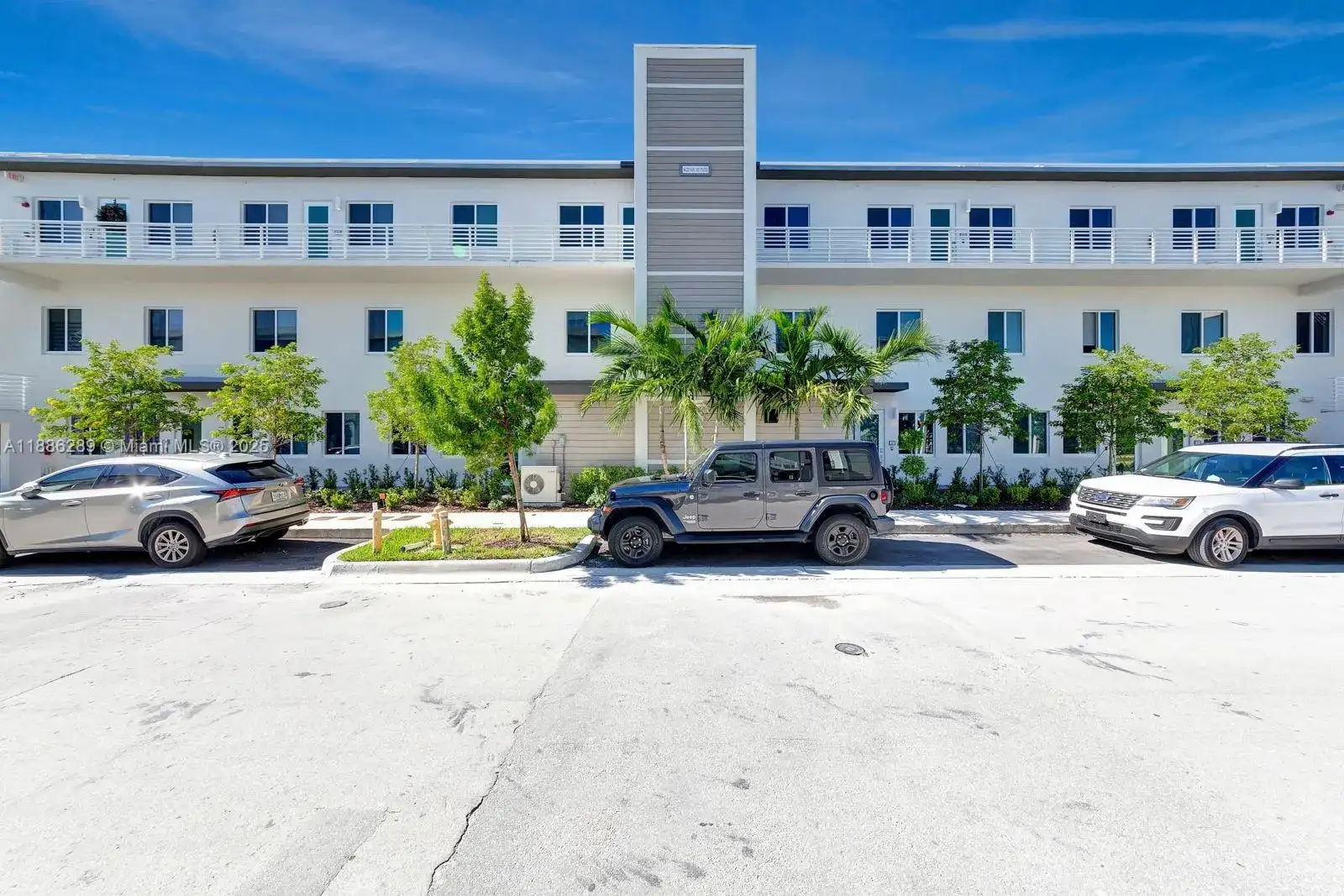 6420 NW 102nd Path # 303, Doral FL 33178 photo 2