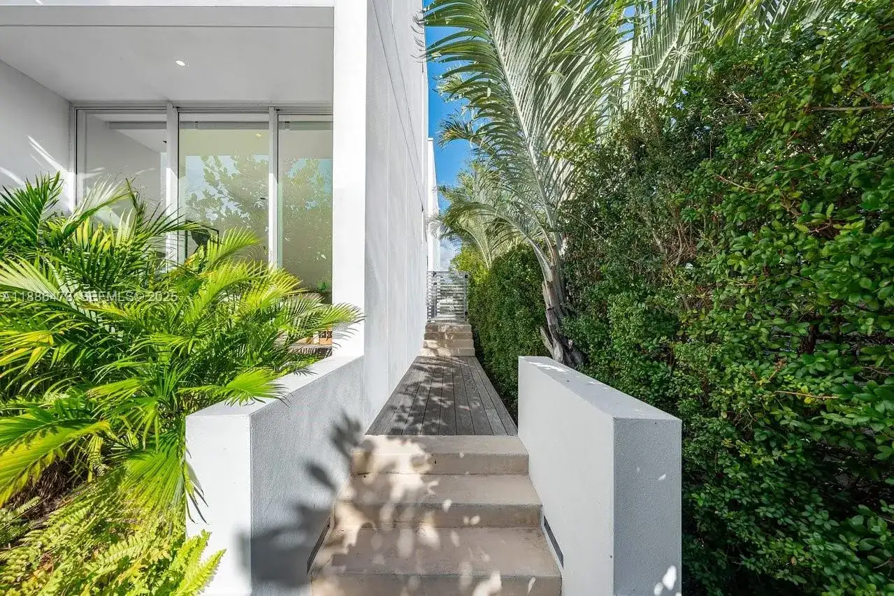 1011 W 48th St # 8, Miami Beach FL 33140 photo 4