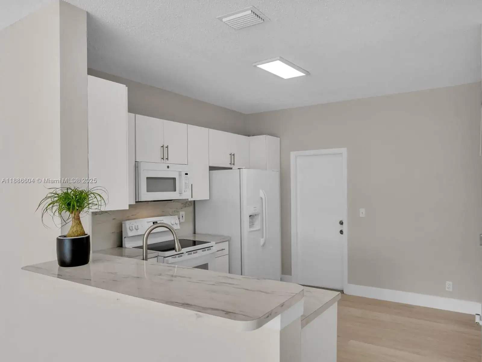 3738 San Simeon Cir, Weston FL 33331 photo 5