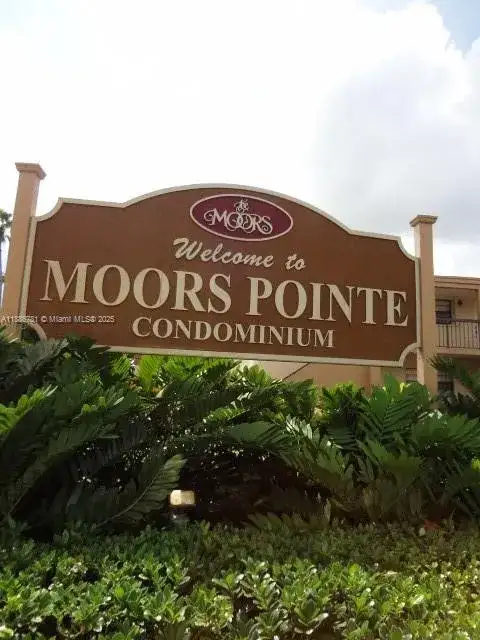 18216 Mediterranean Blvd # 19, Hialeah FL 33015 photo 2