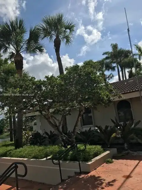 18216 Mediterranean Blvd # 19, Hialeah FL 33015 photo 5