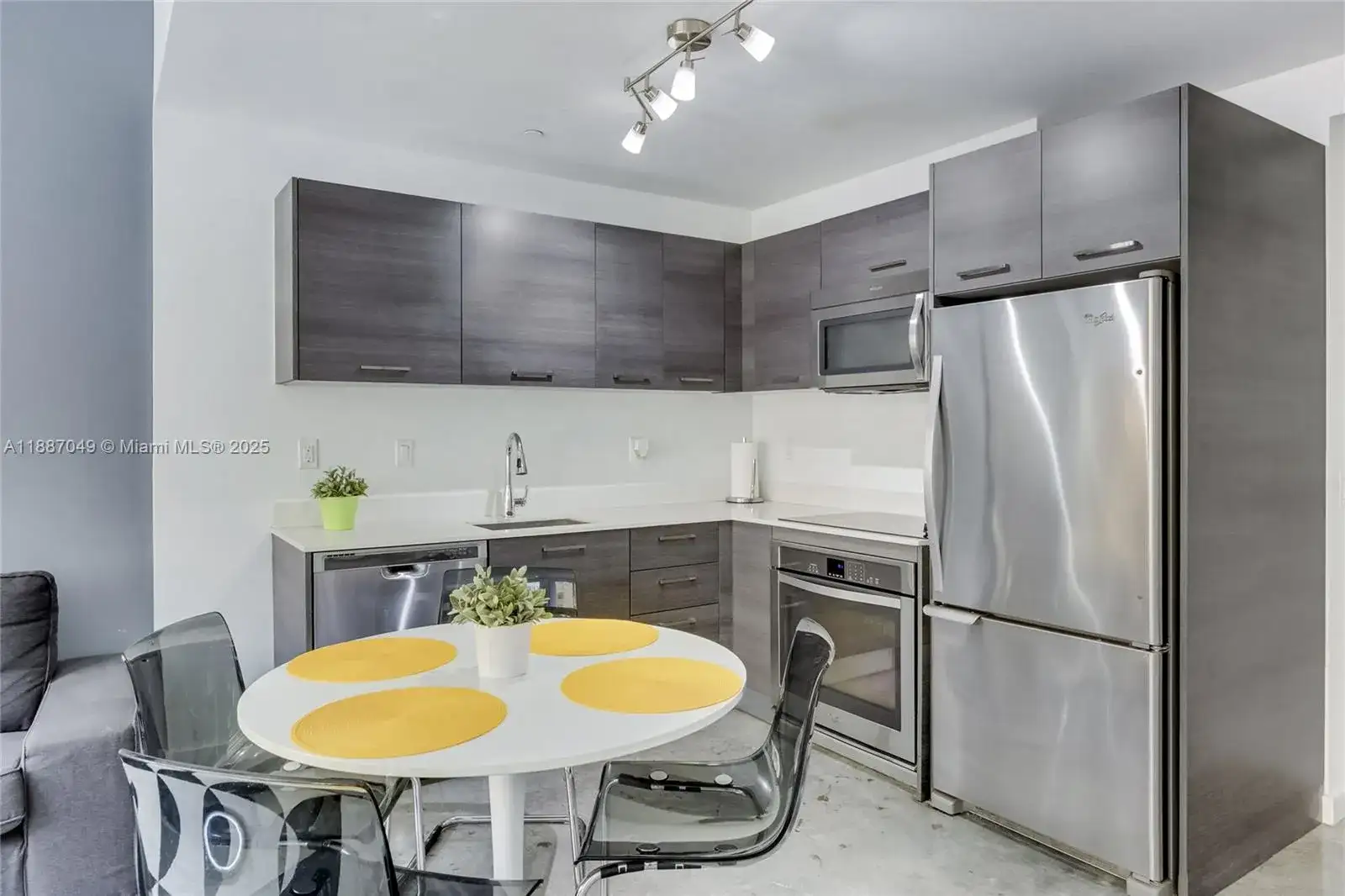 151 SE 1st St # 1003, Miami FL 33131 photo 3