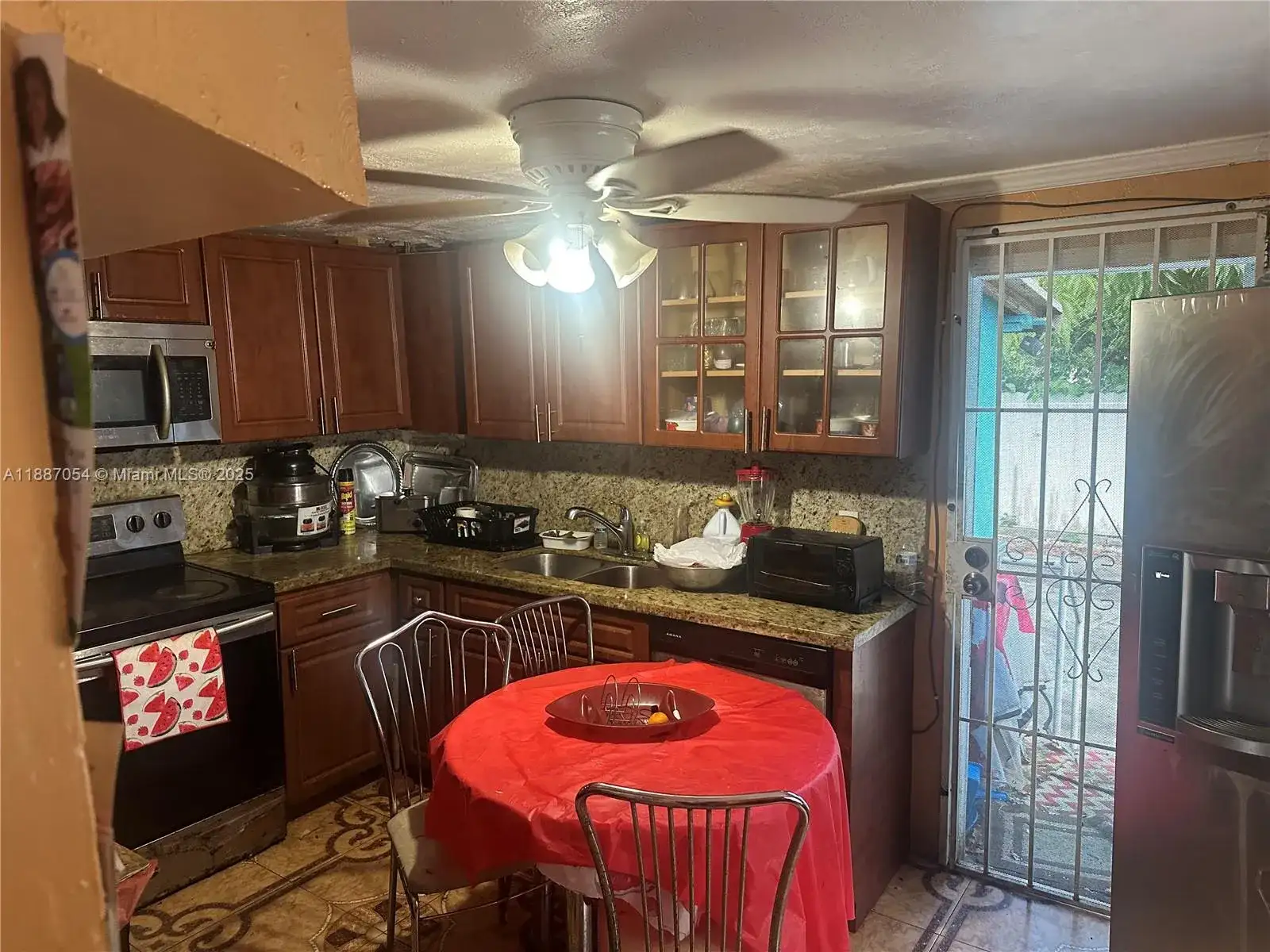 390 NE 166th St, Miami FL 33162 photo 2