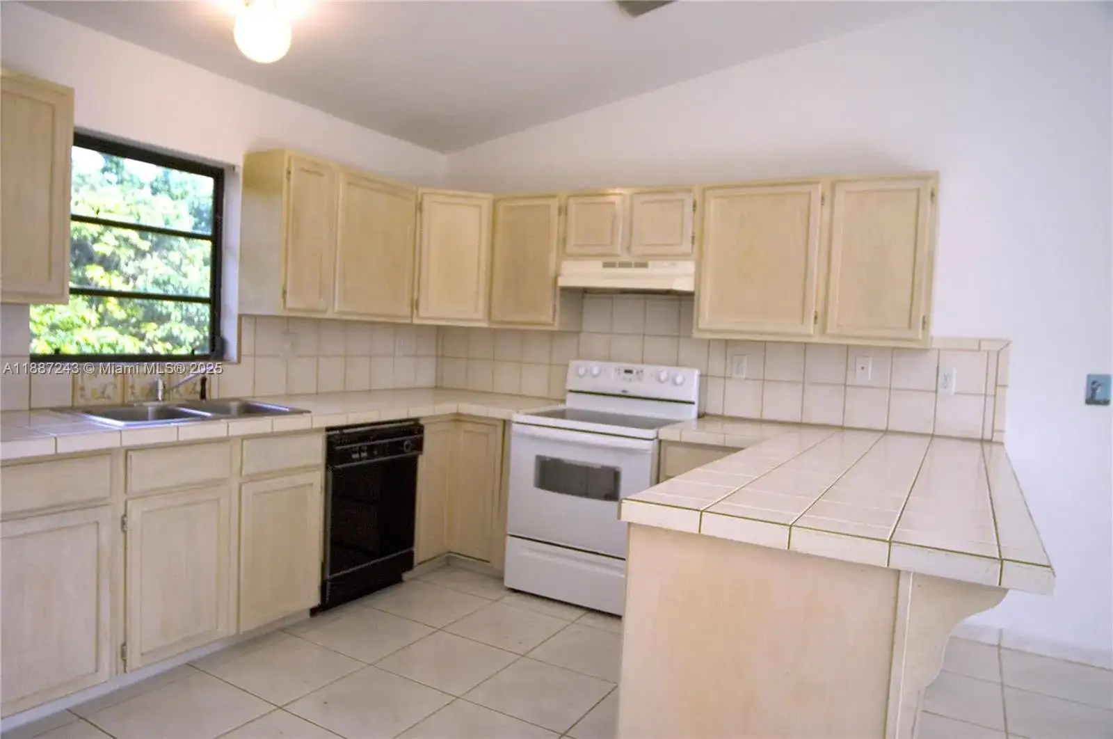 23440 SW 159th Ave, Homestead FL 33031 photo 4