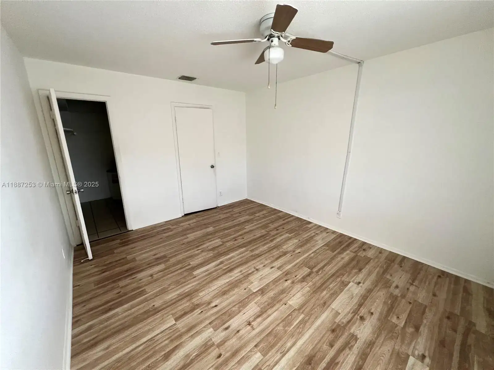 281 NE 40th St # 7, Oakland Park FL 33334 photo 5