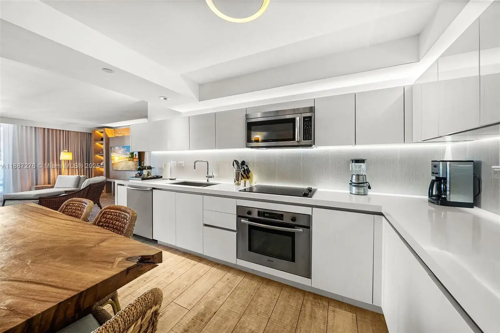 102 24th St # 1215, Miami Beach FL 33139 photo 2