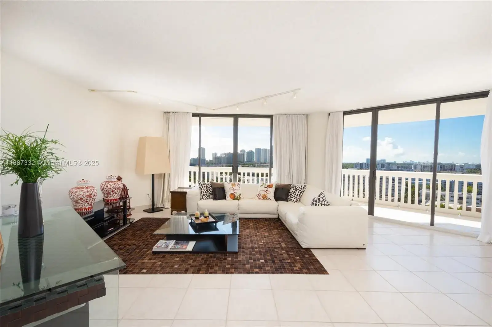 2000 Island Blvd # 1002, Aventura FL 33160 photo 2