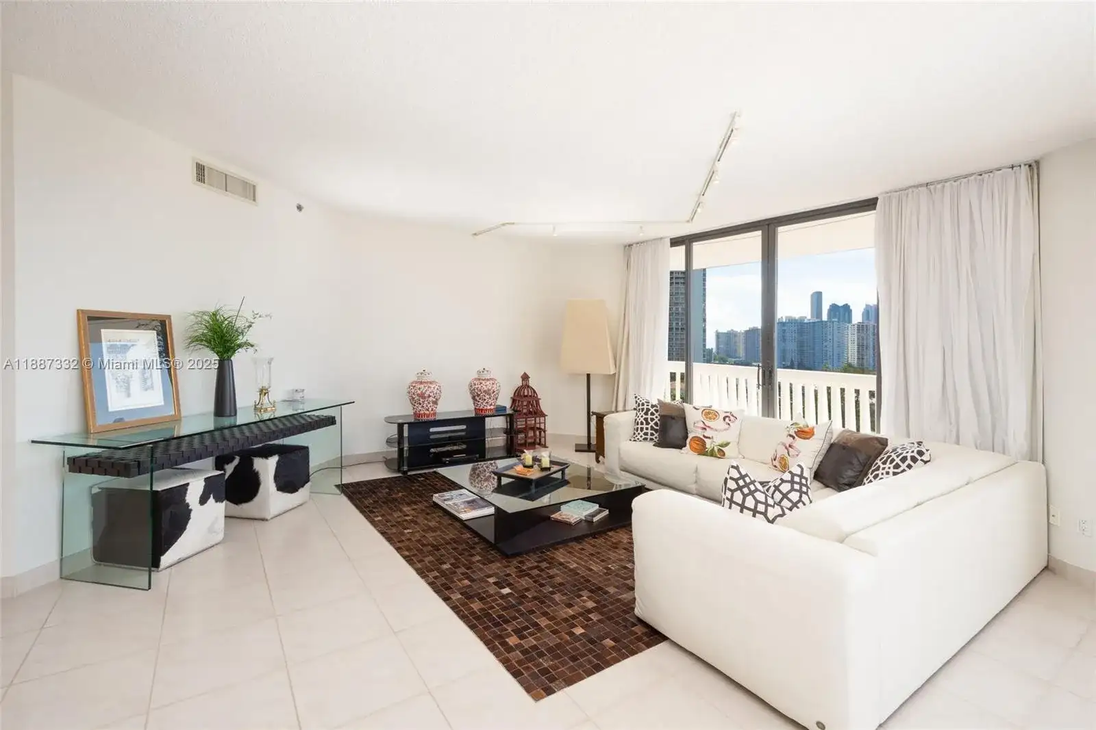 2000 Island Blvd # 1002, Aventura FL 33160 photo 3