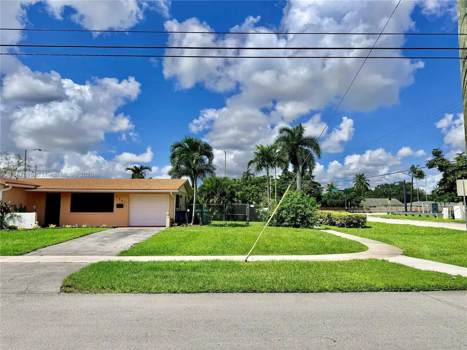 5201 SW 95th Ave, Cooper City FL 33328 photo 2