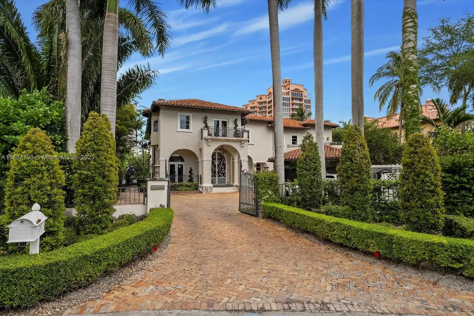 285 Carabela Ct, Coral Gables FL 33143 photo 2