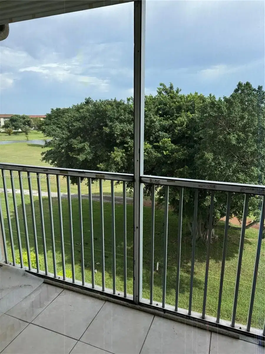 13550 SW 6th Ct # 409A, Pembroke Pines FL 33027 photo 4
