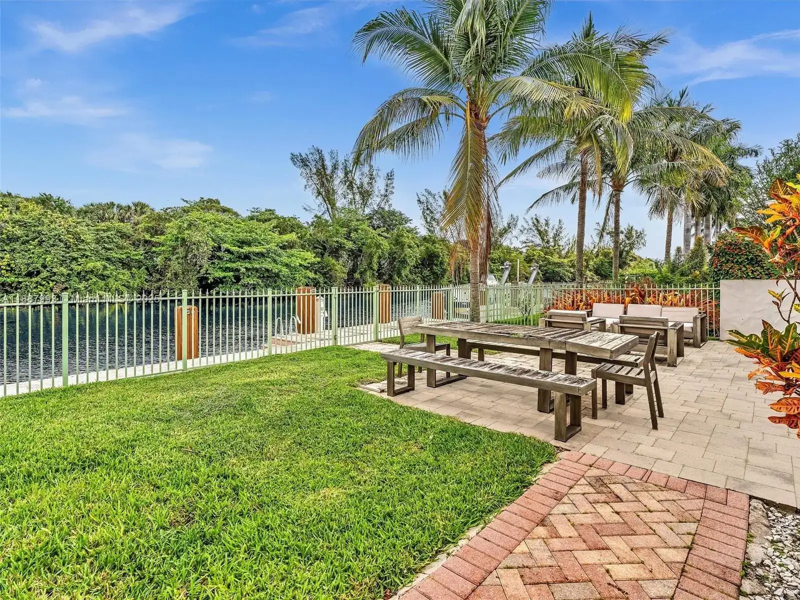 2901 Hidden Harbour St, Dania Beach FL 33312 photo 3