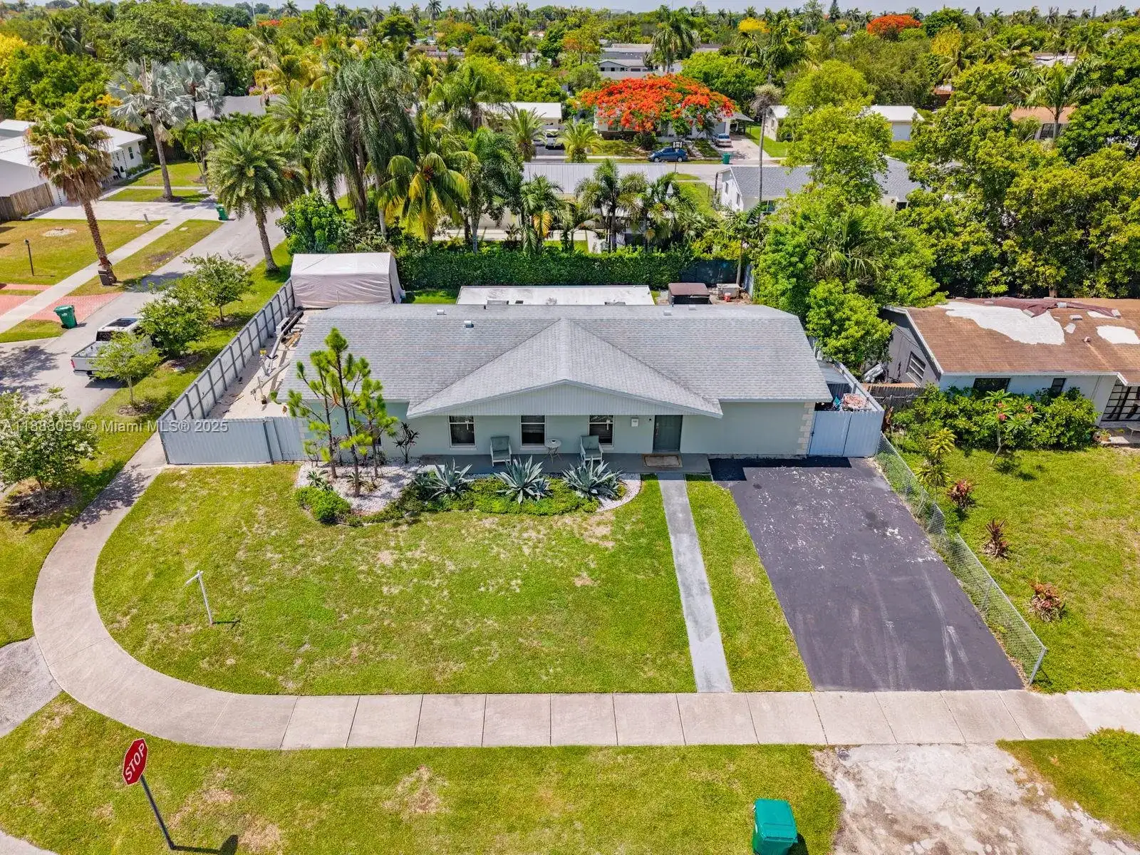 9104 SW 180th St, Palmetto Bay FL 33157 photo 2