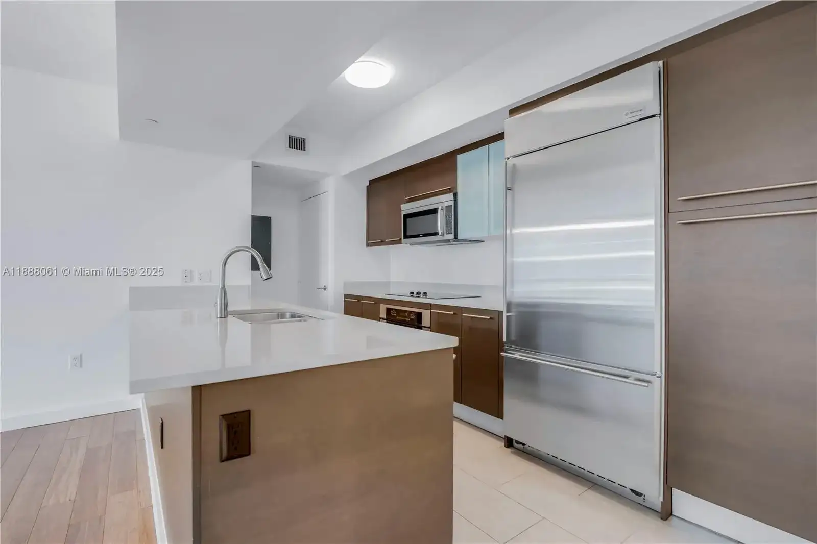 55 SE 6th St # 3503, Miami FL 33131 photo 3