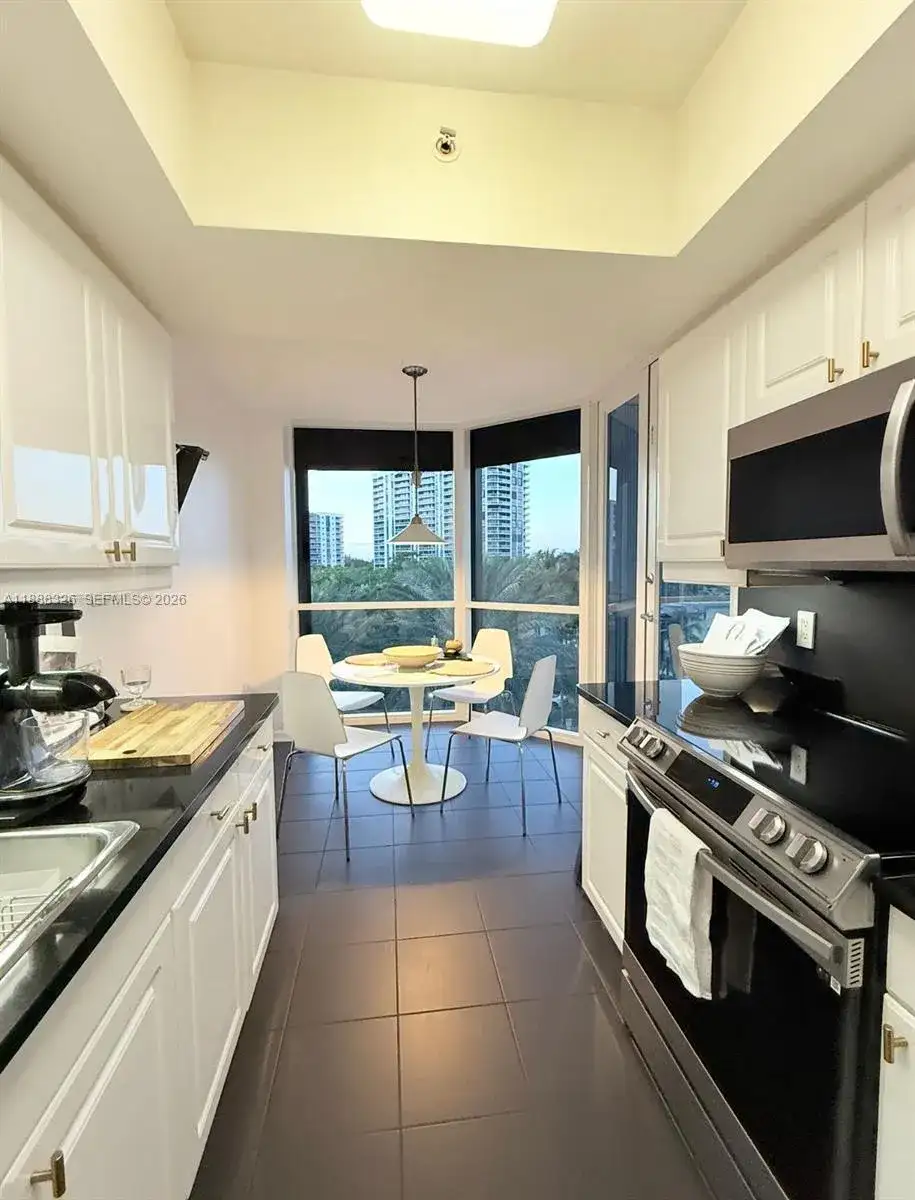 21055 Yacht Club Dr # 606, Aventura FL 33180 photo 5