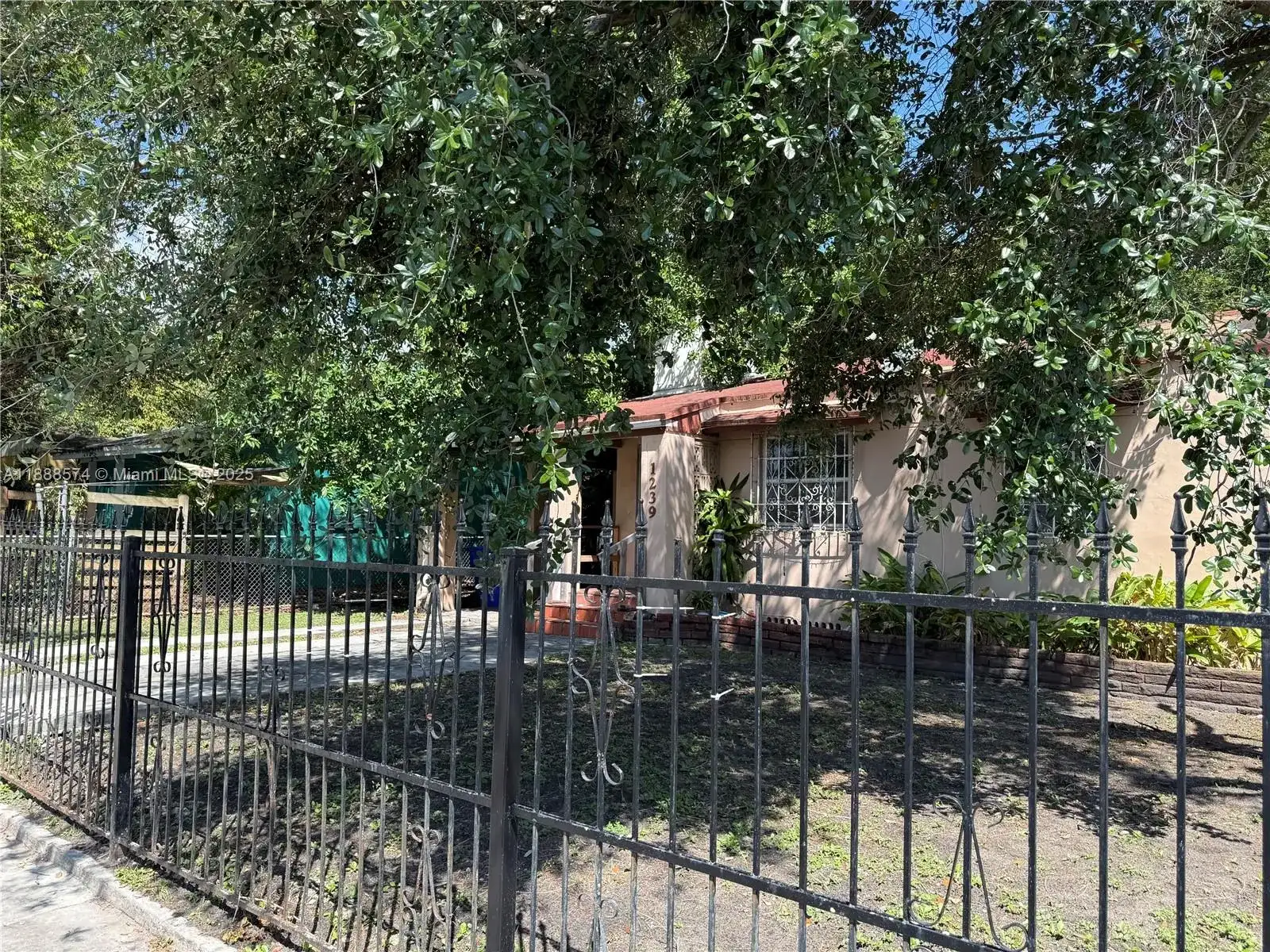 1239 NW 31st St, Miami FL 33142 photo 4