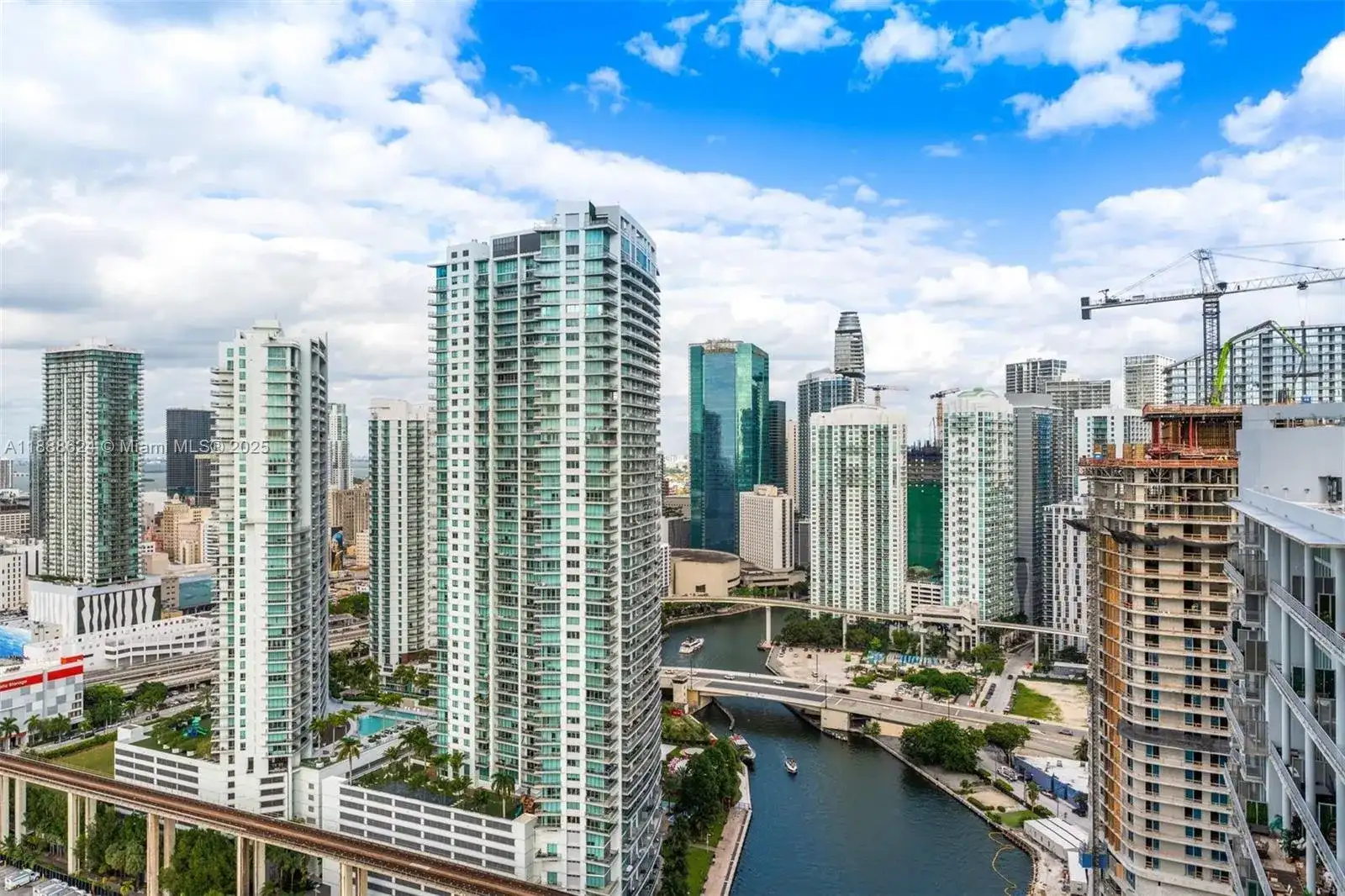 185 SW 7th St # 3605, Miami FL 33130 photo 2