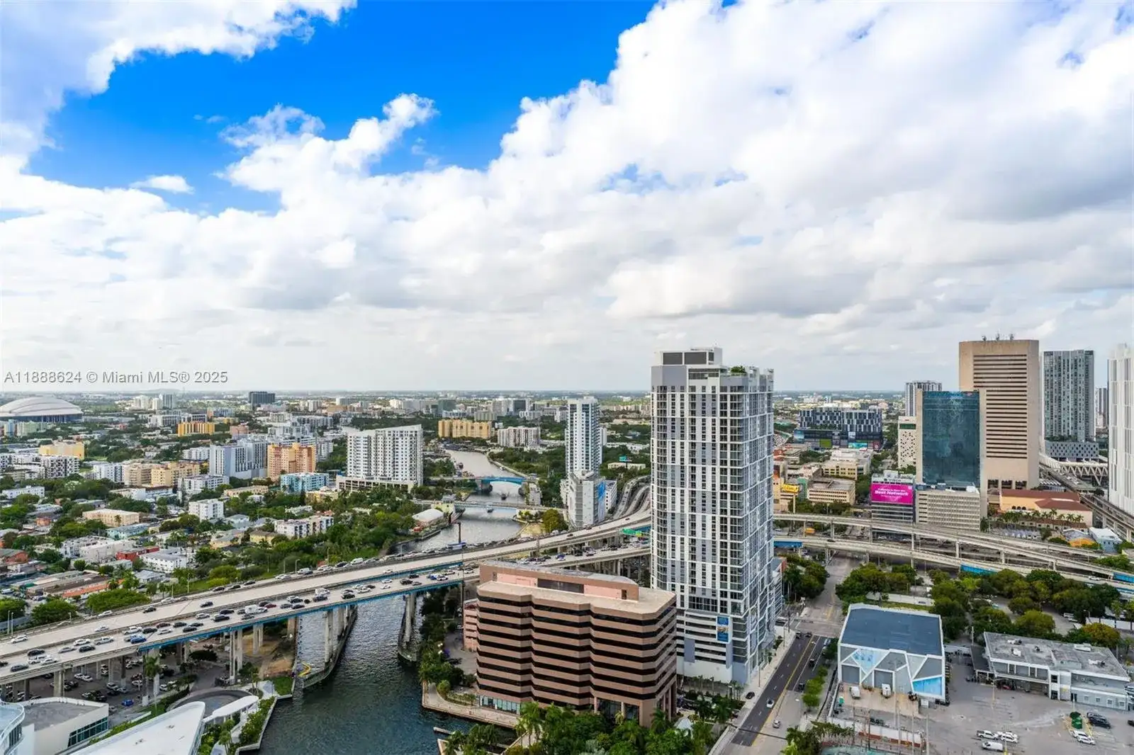 185 SW 7th St # 3605, Miami FL 33130 photo 3