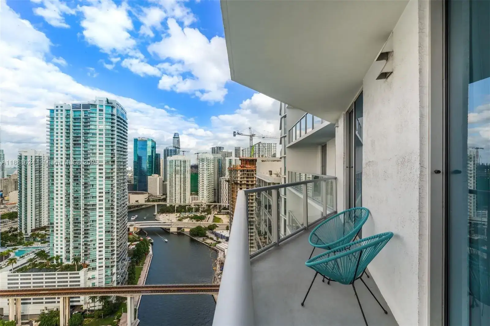 185 SW 7th St # 3605, Miami FL 33130 photo 4