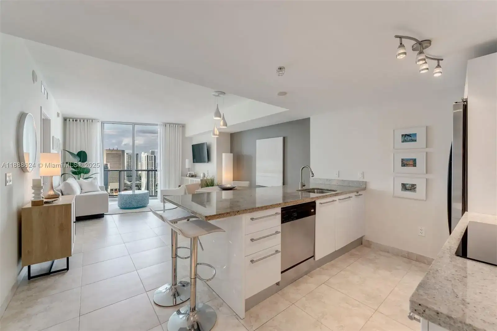 185 SW 7th St # 3605, Miami FL 33130 photo 5