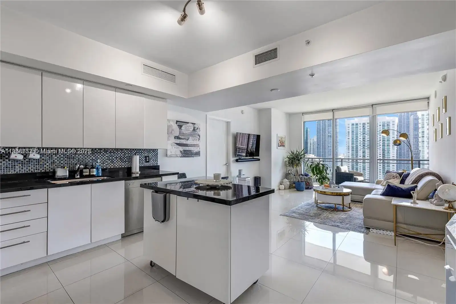 92 SW 3rd St # 3012, Miami FL 33130 photo 4