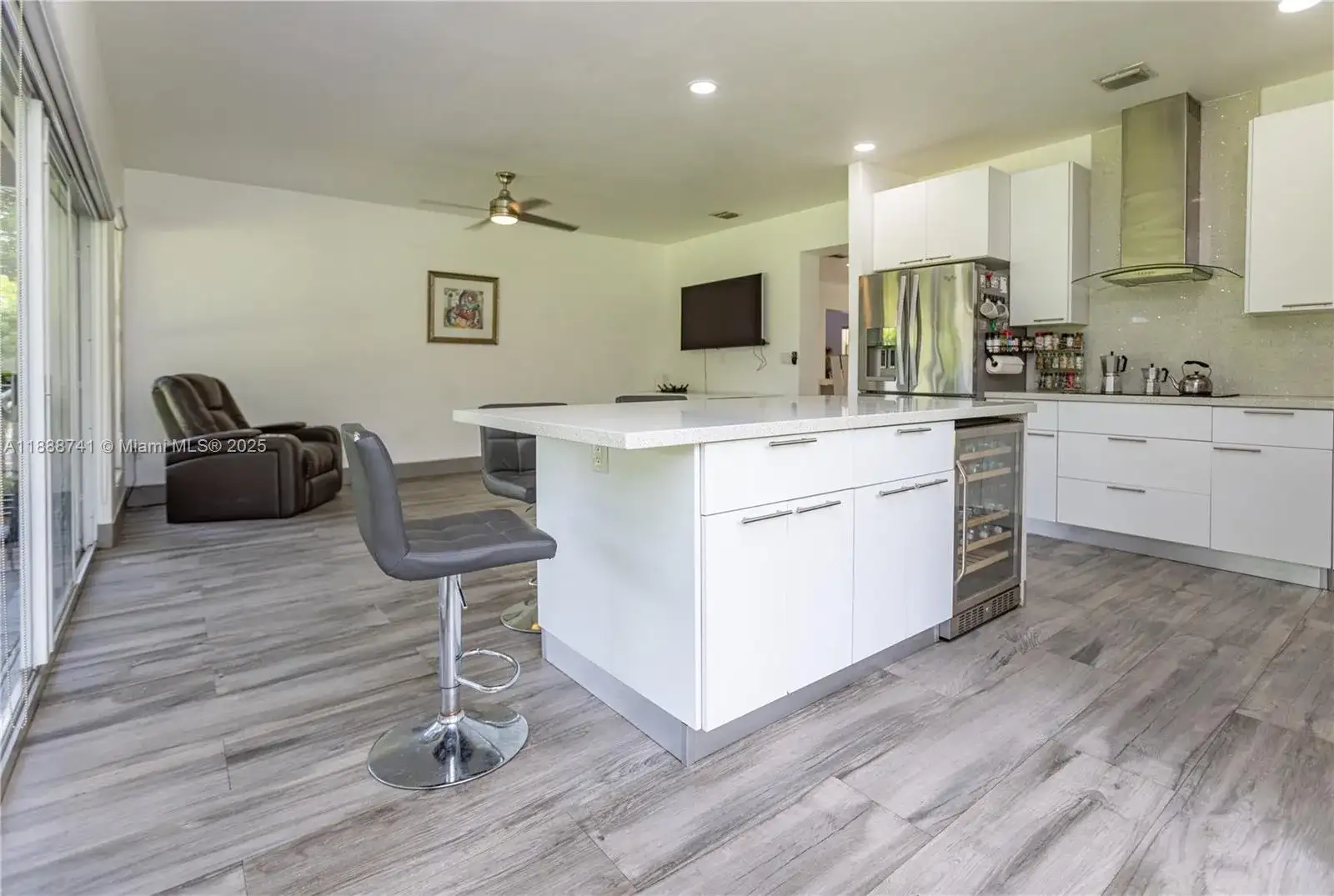 507 Hunting Lodge Dr, Miami Springs FL 33166 photo 5