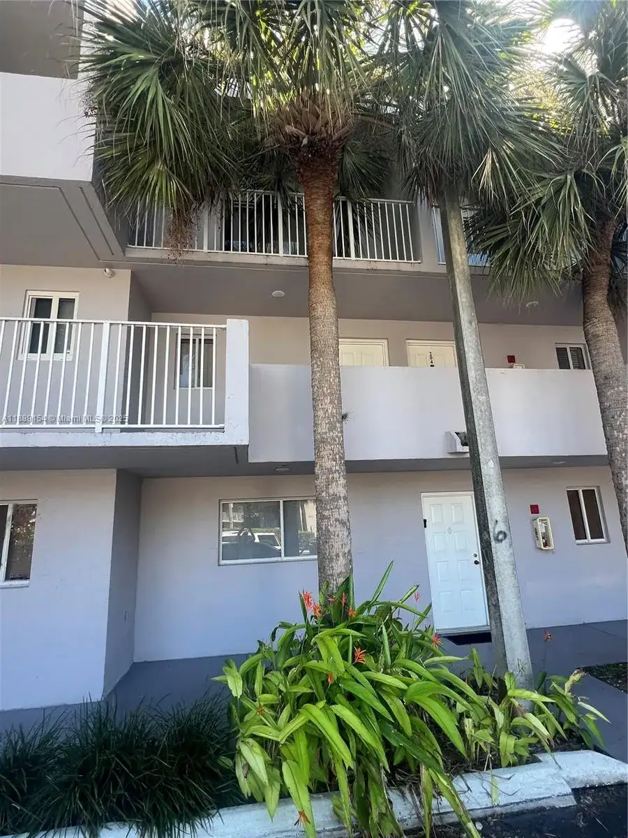 2750 W 76th St # 203, Hialeah FL 33016 photo 2