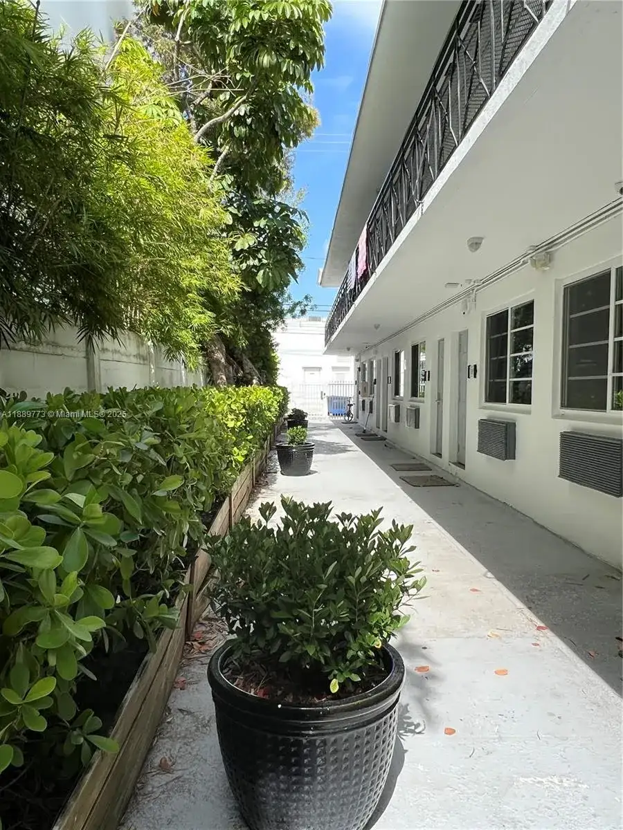 1524 Lenox Ave # 4, Miami Beach FL 33139 photo 2