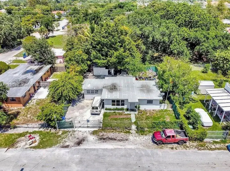 261 NW 73rd Ter, Miami FL 33150 photo 2