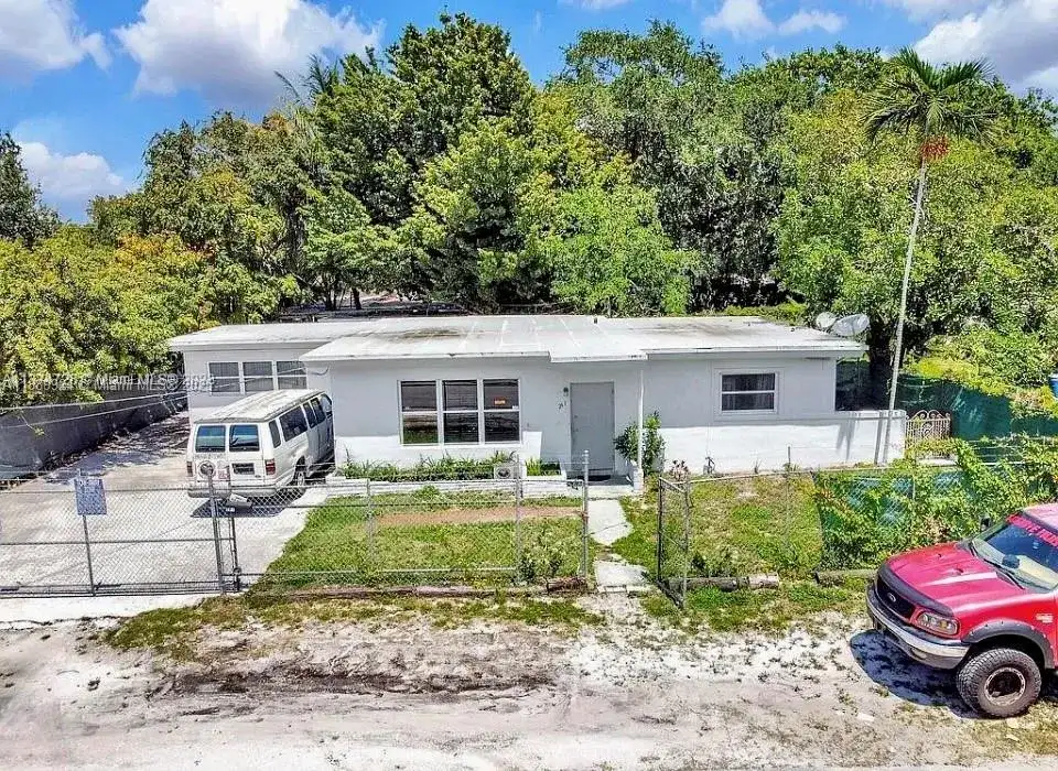 261 NW 73rd Ter, Miami FL 33150 photo 3
