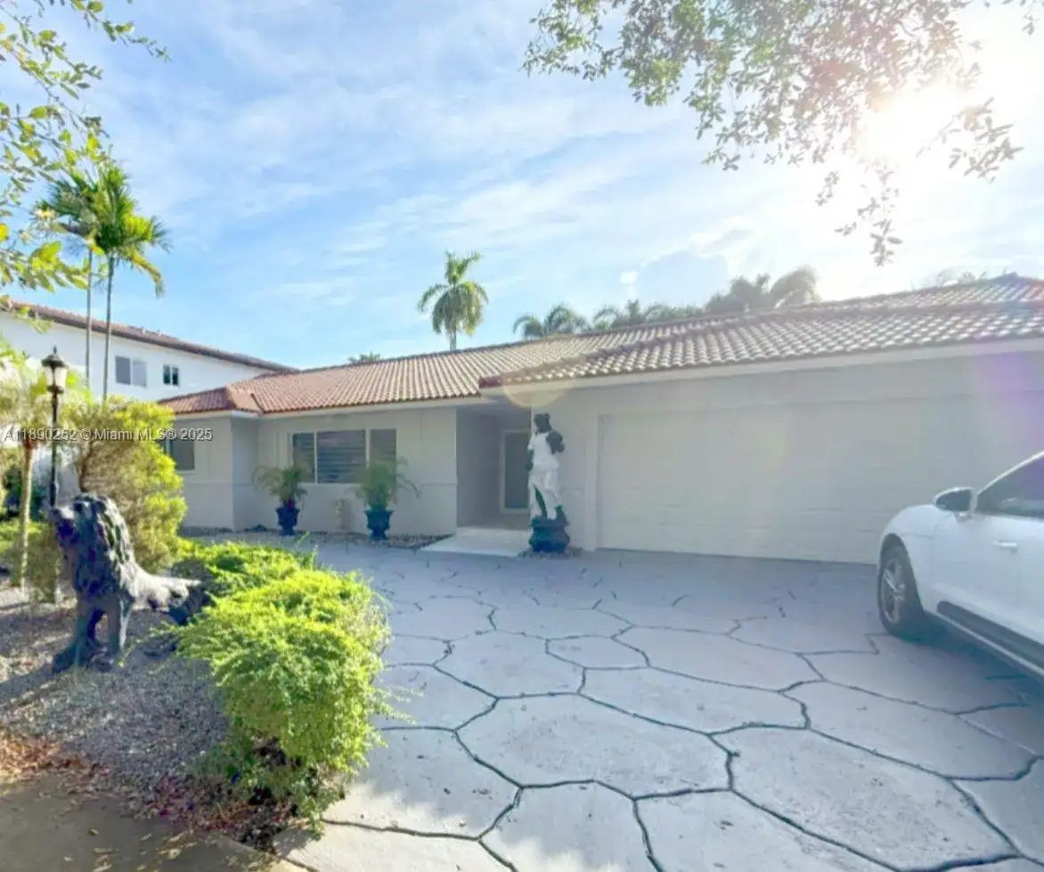 16841 NW 80th Ct, Miami Lakes FL 33016 photo 2