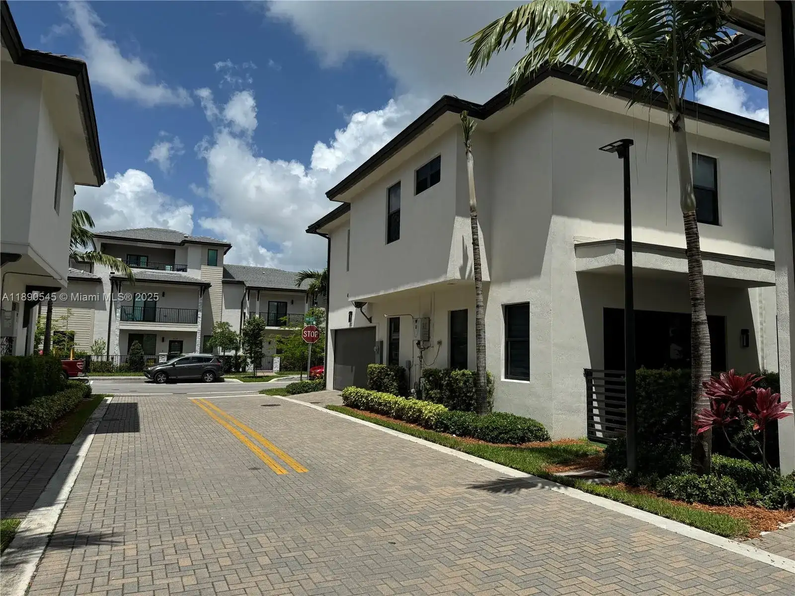 8283 NW 47th Ln, Doral FL 33166 photo 5
