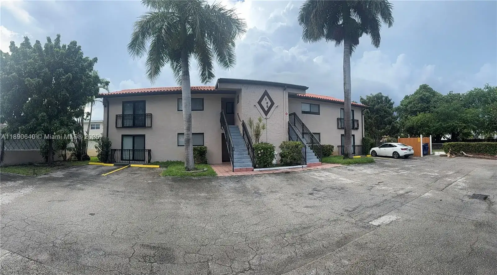 100 SE 5th Ave # 1, Hallandale Beach FL 33009 photo 2