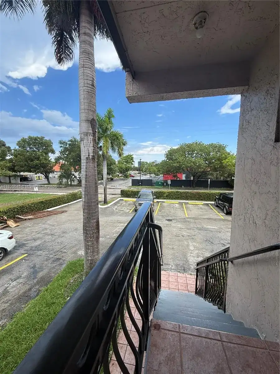 100 SE 5th Ave # 1, Hallandale Beach FL 33009 photo 4