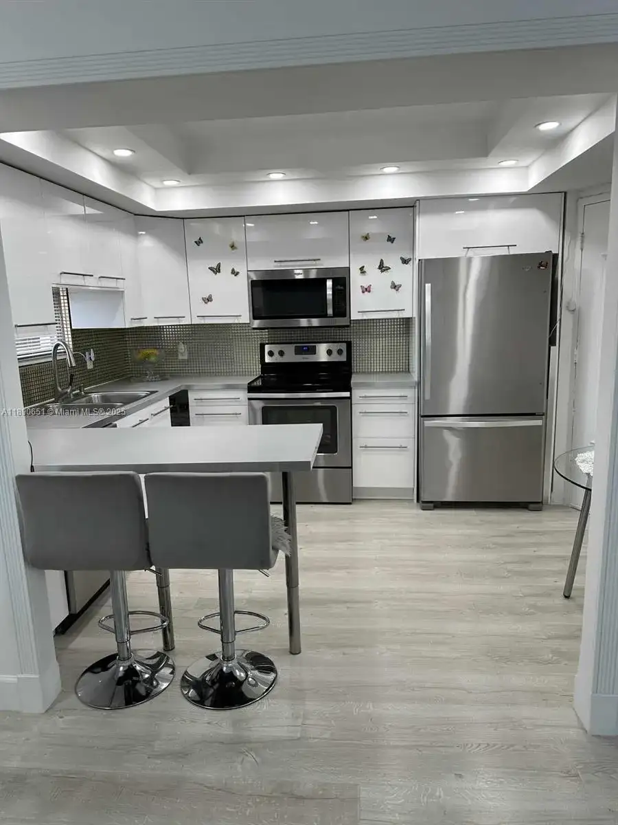 1301 NE Miami Gardens Dr # 425W, Miami FL 33179 photo 2