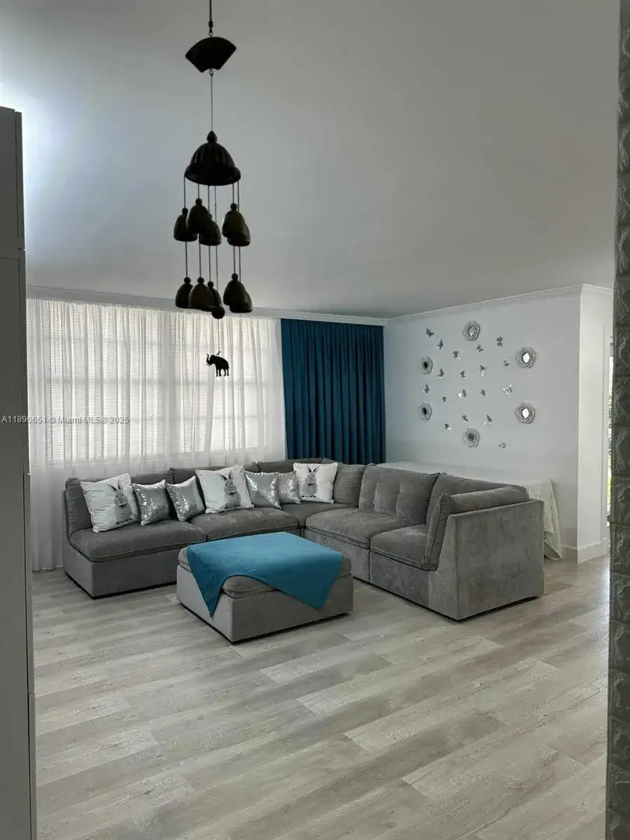1301 NE Miami Gardens Dr # 425W, Miami FL 33179 photo 4