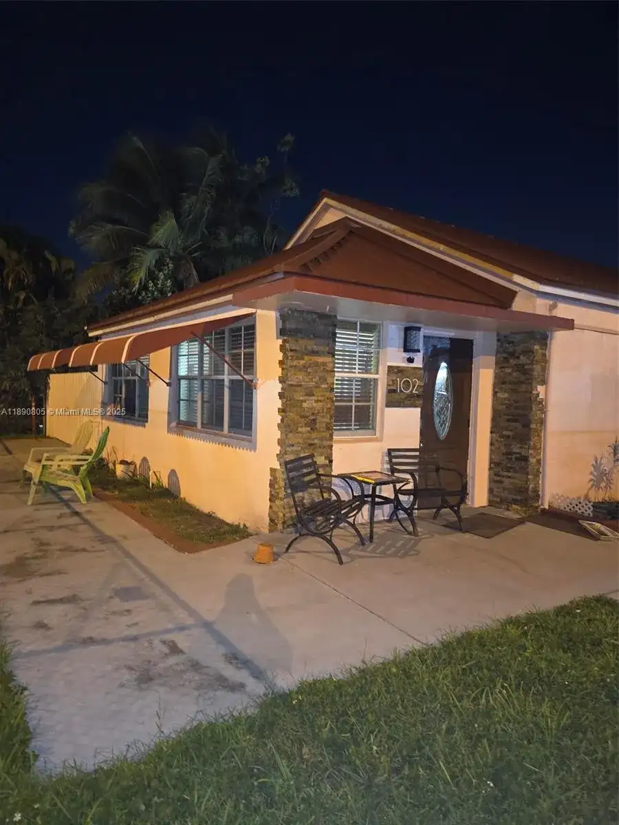 102 W 27th St, Hialeah FL 33010 photo 2